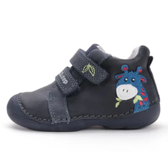 Sötétkék DDStep fiú átmeneti bőrcipő zsiráf hímzéssel, tépőzárral és orrvédővel