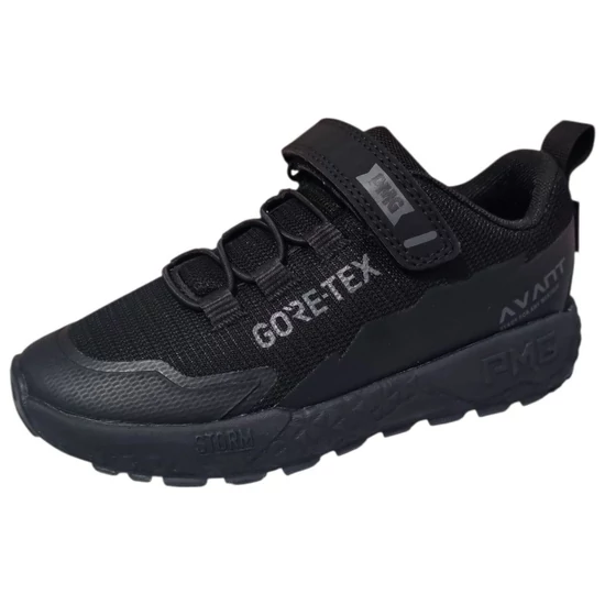 Fekete színű Primigi PMG Avant Gore-Tex vízálló gyerek sportcipő tépőzárral, rugalmas fűzővel és barázdált talppal