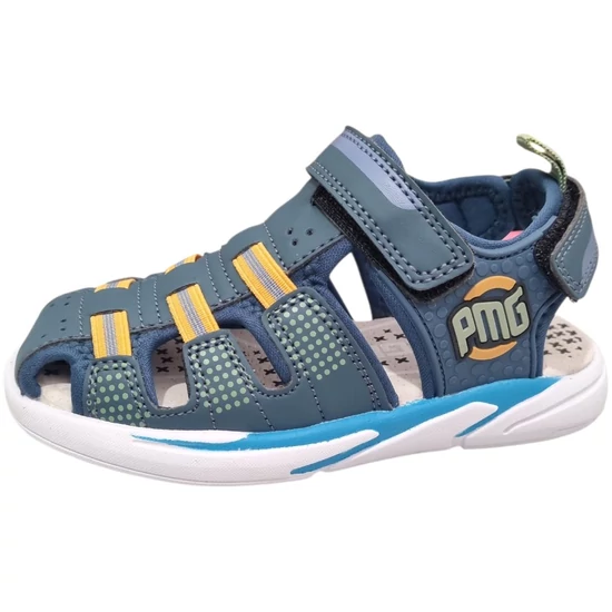 Sötétkék Primigi kisfiú sportszandál sárga díszítéssel, zárt orral és fehér-kék gumitalppal