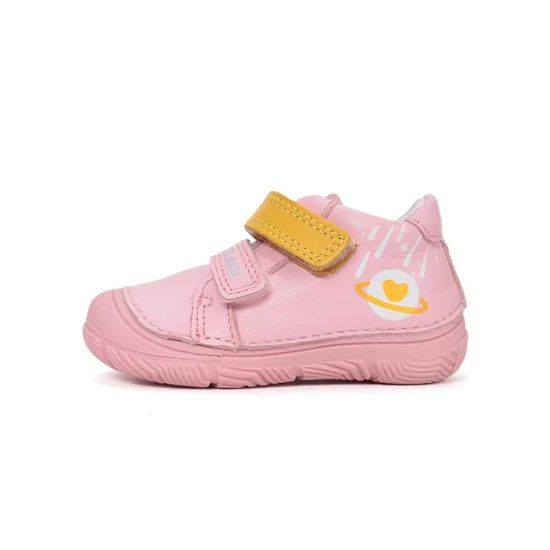 Rózsaszín D.D.Step kislány cipő fényre színesedő fehér bolygó mintával, sárga tépőzárral és hajlékony rózsaszín talppal