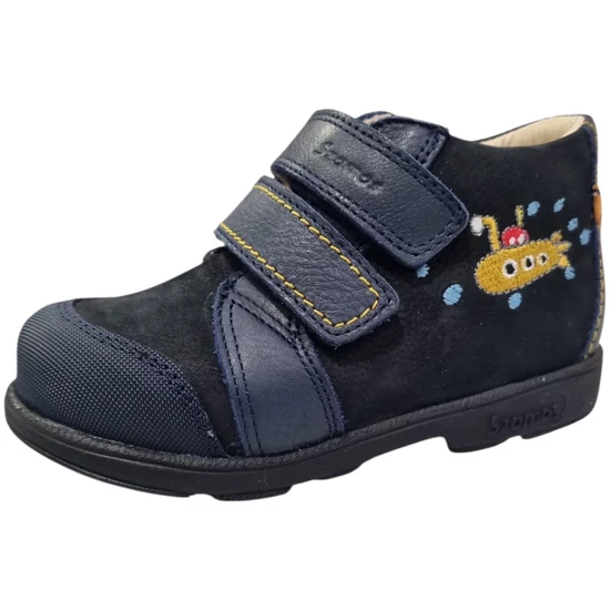 Sötétkék Szamos supinált kisfiú cipő hímzett sárga tengeralattjáróval, megerősített kék orral és dupla tépőzáras pántokkal